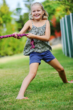 girl_playing